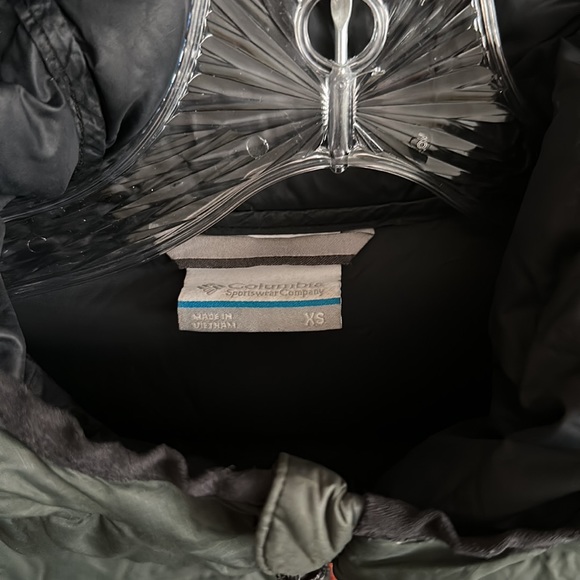 Columbia Down Jacket - Picture 2 of 7